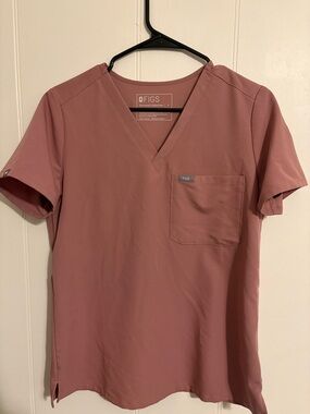 FIGS Catarina Women’s Mauve Scrub Top- Small